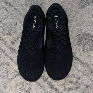 Vivaia Round Toe Flats